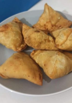 A picture of Alu Samosa.