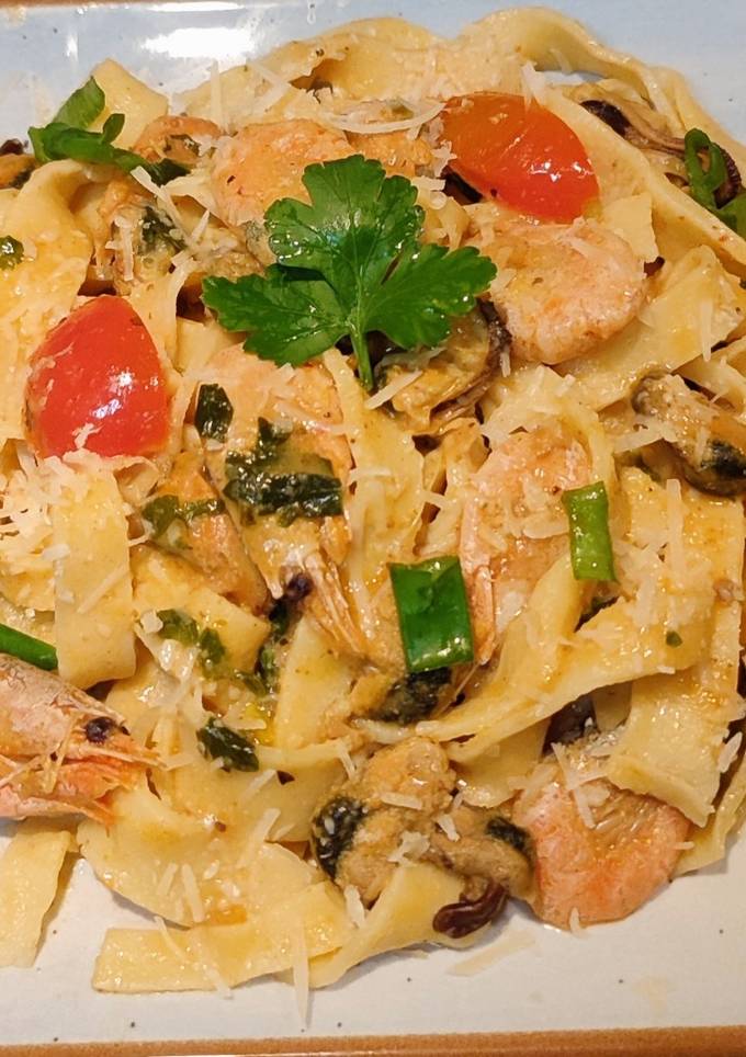 Паста з морепродуктами та кокосовим молоком🦐