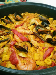 Una foto de Arroz con marisco y pescado