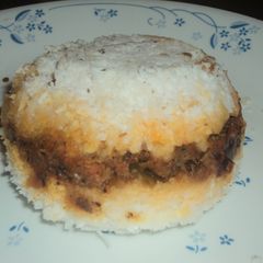 A picture of Erachi puttu / Steamed Chicken Rice Cake.