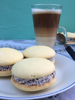 Una foto de Alfajores de maicena.!! Súper ricos
