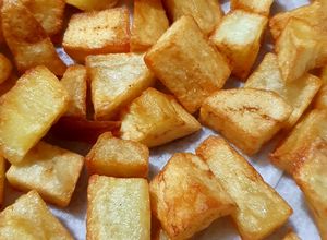 Una foto de ✧･ﾟ*🍟Papas fritas en cubitos🍟*･ﾟ✧
