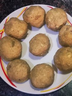 गोंद के लड्डू (gond ke ladoo recipe in Hindi) रेसिपी मुख्य फोटो