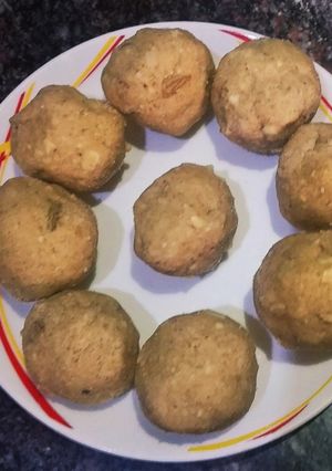 गोंद के लड्डू (gond ke ladoo recipe in Hindi) रेसिपी मुख्य फोटो
