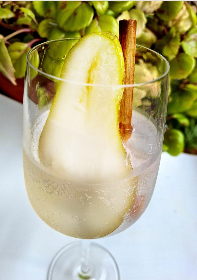 Una foto de Cóctel Prosecco de pera