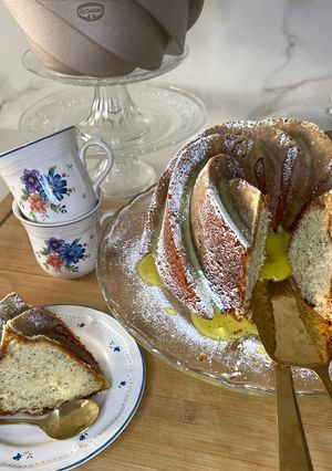 Una foto de Bundt Cake de Limón y Amapola