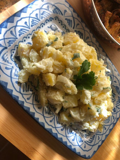 Una foto de Ensalada anglosajona de patatas 😋😋