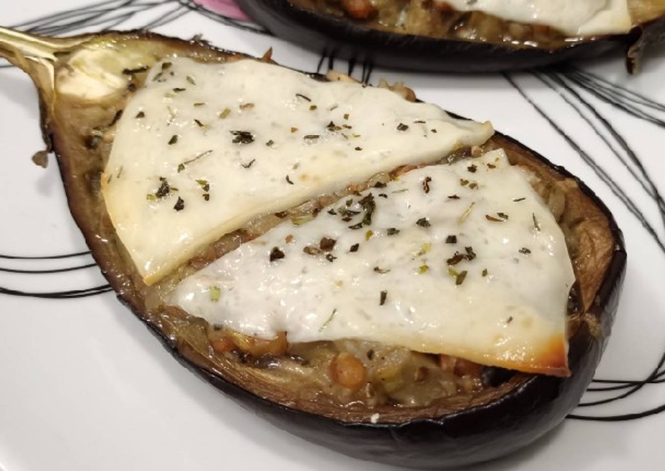 Berenjena rellena de champiñones y lentejas 🌱