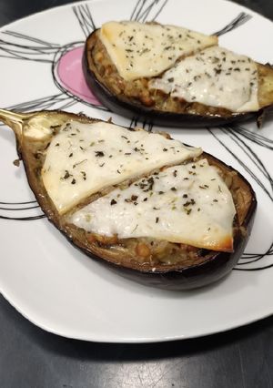 Una foto de Berenjena rellena de champiñones y lentejas 🌱
