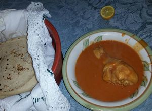 Una foto de Mole con pollo
