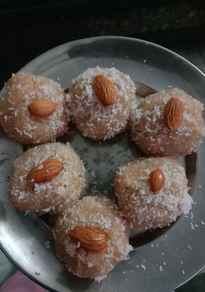 A picture of Narial ladoo.