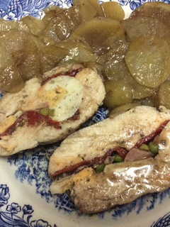 Una foto de Medallones de pollo rellenos🍗🌶🥚
