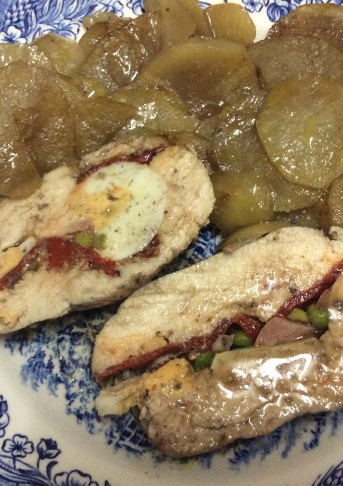 Una foto de Medallones de pollo rellenos🍗🌶🥚