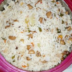 A picture of Farar jolof din shinkafa da wake.
