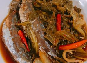 Hình của món Cá nục kho dưa cải.