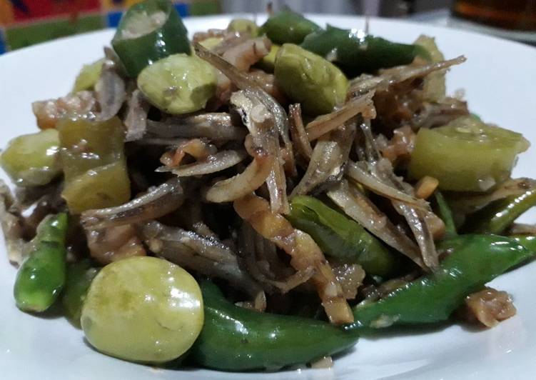 Langkah Mudah untuk Membuat Tumis pete teri lilin yang Lezat