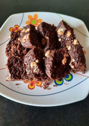 A picture of Choco walnut cake.