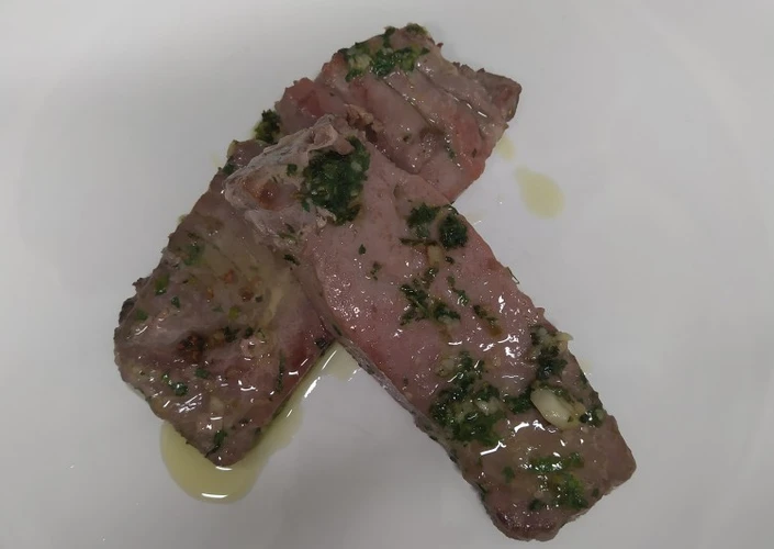 Manera fácil Preparar  Atún con picada de ajo y perejil