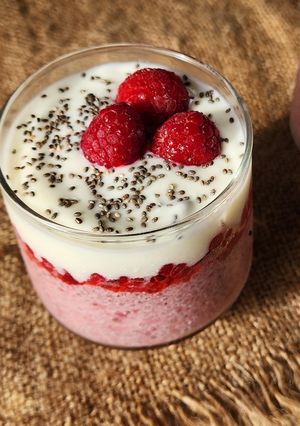 Una foto de 🥥 Chía pudding de frambuesa y coco 🥥