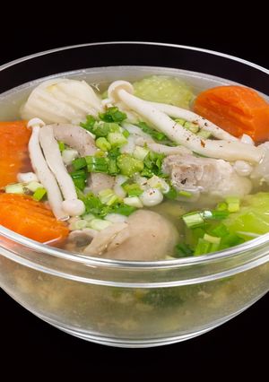 Hình của món SP.0278 - Canh Giò Heo Nấm Linh Chi & Rau Củ.