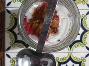 Una foto de kefir y avena