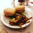 Hamburguesas con Papas rústicas