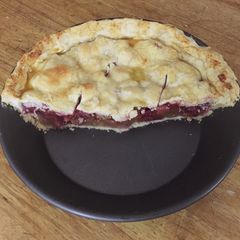 A picture of Strawberry Rhubarb Pie.