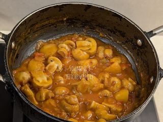 Mushroom gravy and curry