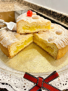 Una foto de Pastel rústico al Limoncello con manzana caramelizada
