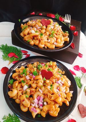 अनियन मसाला माइक्रोनी(ONION MASALA MACARONI RECIPE IN HINDI) रेसिपी मुख्य फोटो