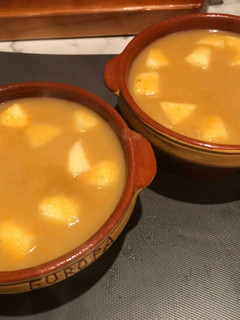 Una foto de Sopa de manzana y curry