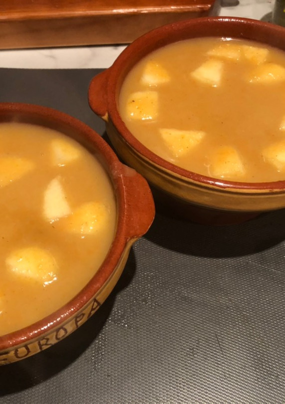 Una foto de Sopa de manzana y curry