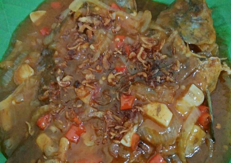 Proses meracik Ikan Nila Saus Pedas Manis Lezat