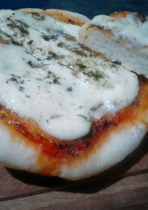 Una foto de Pizza sin tacc / sin gluten / apto celíacos con chuño de mandioca
