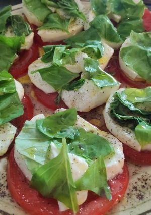 A picture of Caprese Salad.