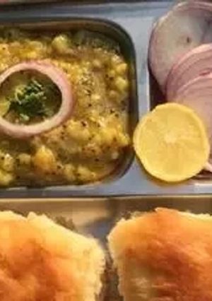 पाव बताका (pav bataka recipe in Hindi) रेसिपी मुख्य फोटो