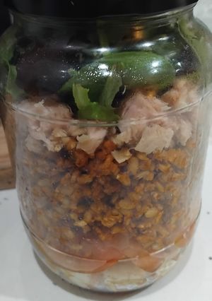 Una foto de 🥗 Ensalada de arroz crujiente en tarro