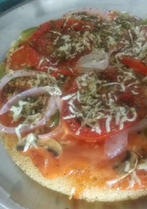इंडियन पिज्जा (Indian pizza recipe in hindi) रेसिपी मुख्य फोटो