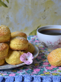 Una foto de Scones de polenta y naranja🍊