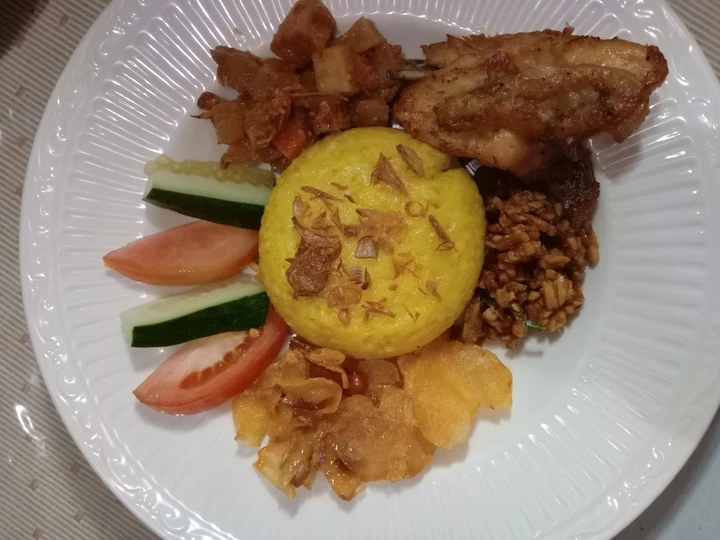 Cara Gampang Menyiapkan Resep  Nasi Kuning Simple Magic Com yang Bisa Manjain Lidah, Enak