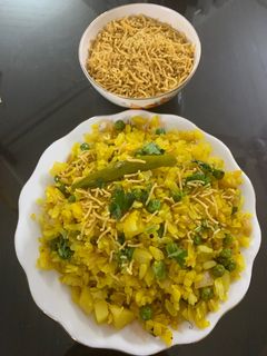 A picture of Matar Poha.