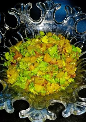 सिम्पल लौकी की सब्जी (simple Lauki ki sabji recipe in Hindi) रेसिपी मुख्य फोटो