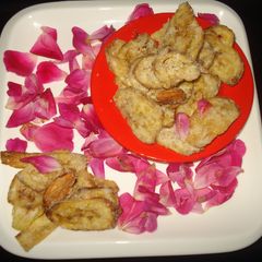 A picture of Kache Kele Ke Meethe Chips:-Raw banana sweet chips.