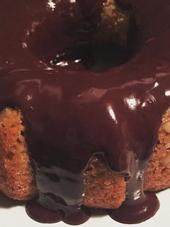 Una foto de Bizcocho de naranja, nueces y chocolate