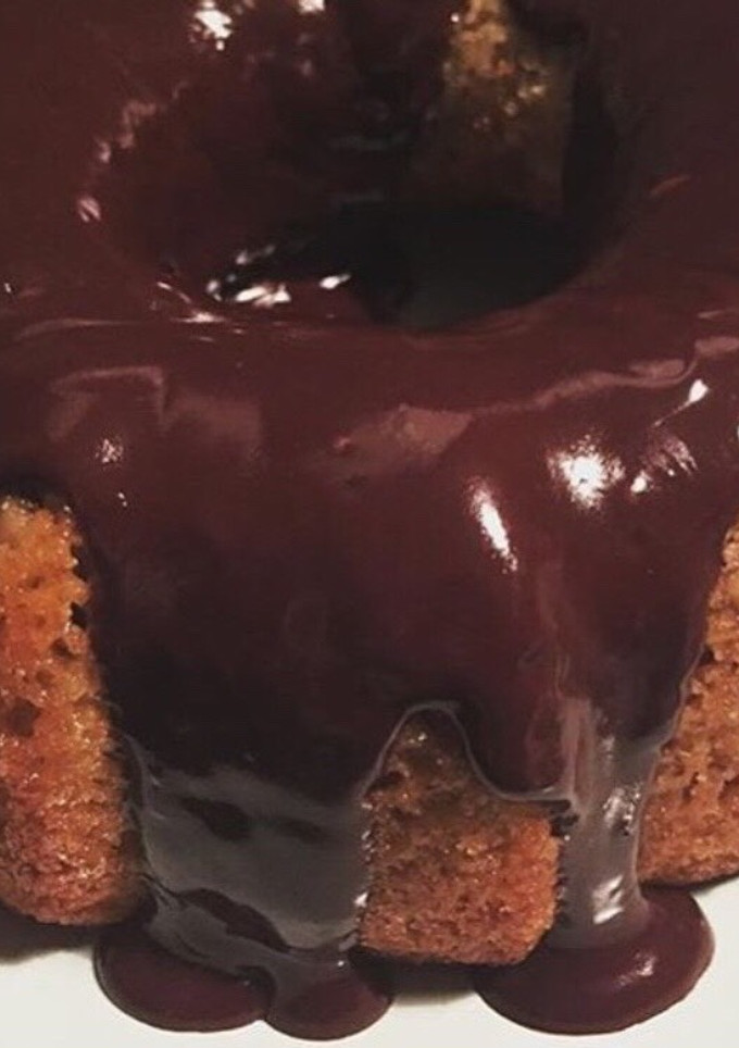 Una foto de Bizcocho de naranja, nueces y chocolate