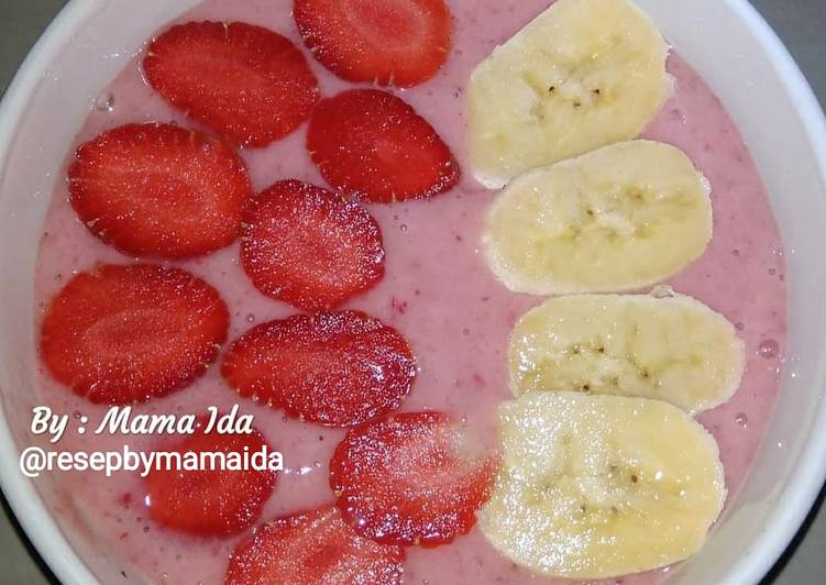 Resep Smoothie Bowl Banana and Strawberry yang Bikin Ngiler