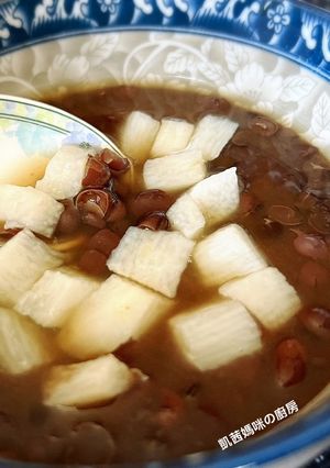A picture of Yam and Red Bean Soup.