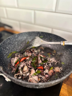 Foto resep Cumi item pedes