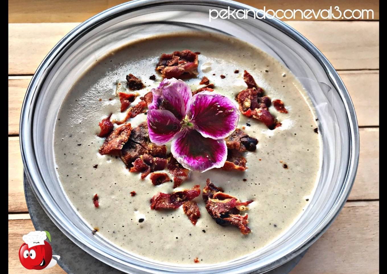 Sopa Parmentier de champiñón con crujiente de jamón