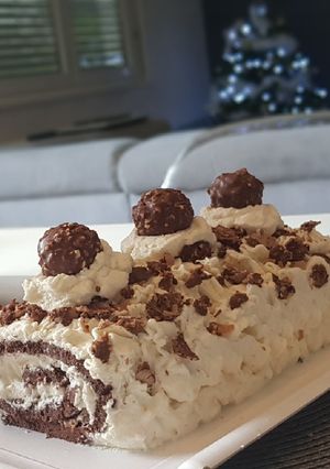 Une photo de 35•🎄 Bûche de Noël aux Ferrero Rocher 🎄